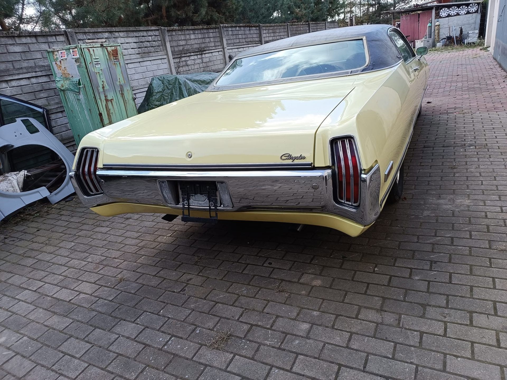 Klasyczny Chrysler po renowacji lakierniczej — Auto Kraks Kędzierzyn-Koźle